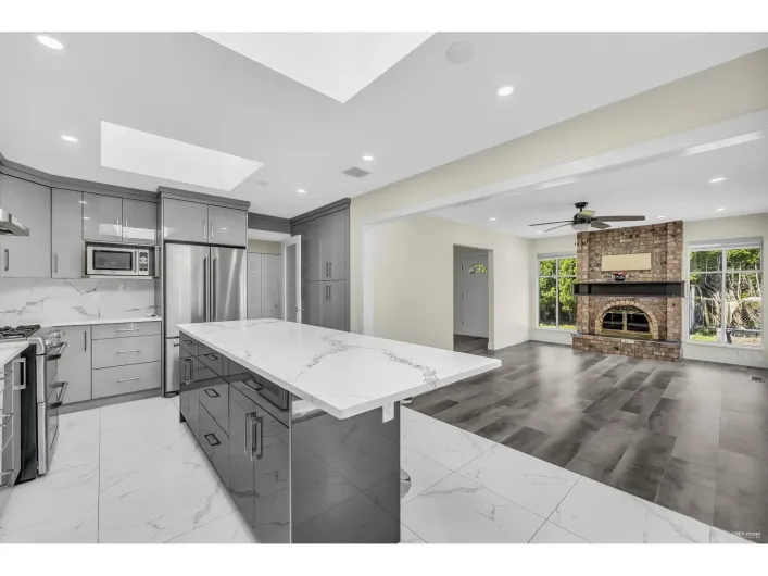 1988 140 STREET, Surrey