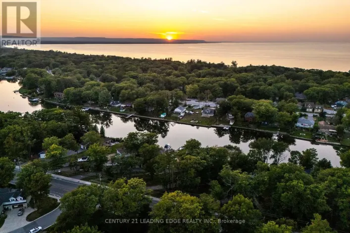 1988 RIVER ROAD W, Wasaga Beach
