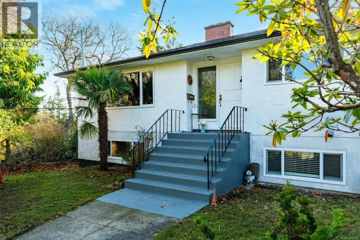 1995 Fairfield Rd, Victoria