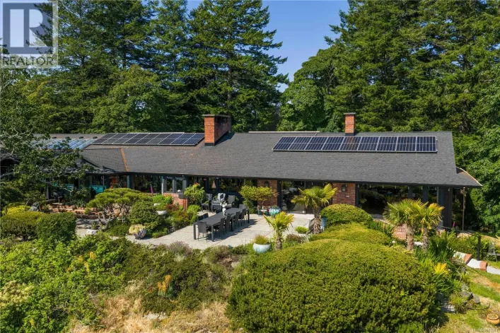1996 Ferndale Rd, Saanich