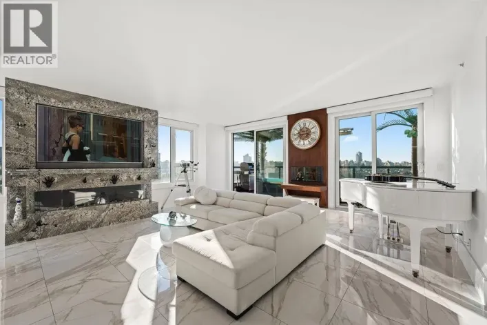 19A 199 DRAKE STREET, Vancouver