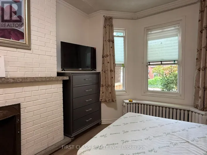 1A - 366 LIPPINCOTT STREET, Toronto