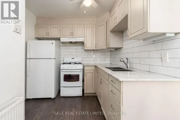 Other for rent: 1B - 8 BROOKMOUNT ROAD, Toronto