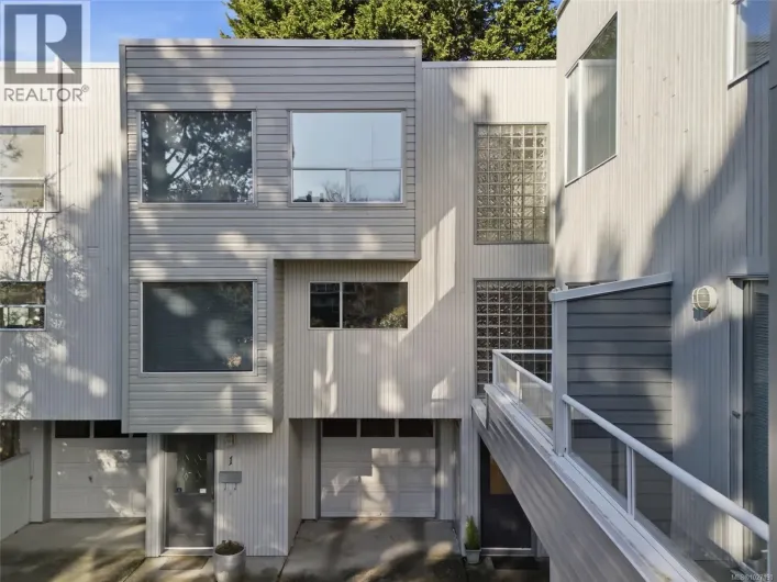 2 1144 View St, Victoria