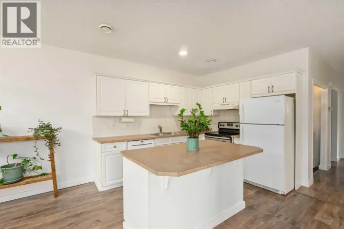 2, 116 First Street, Cochrane