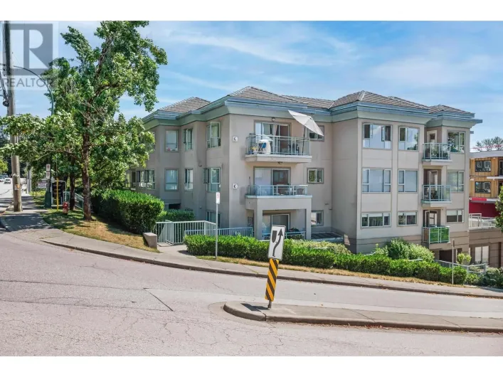 2 11680 LLOYD AVENUE, North Vancouver