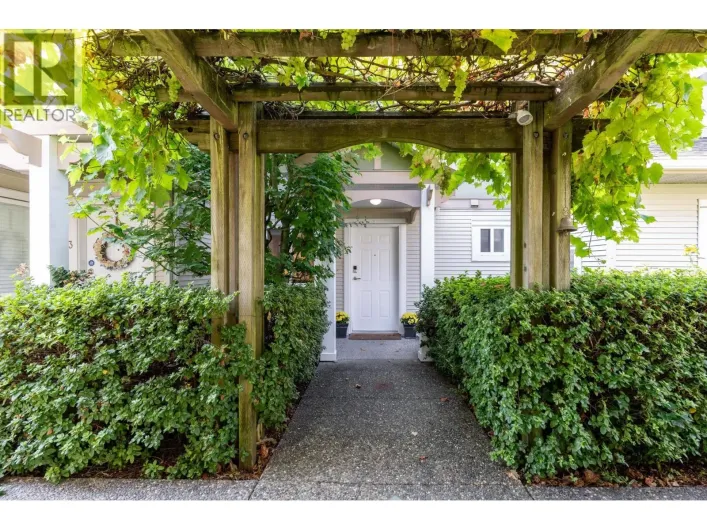 2 1233 W 16TH STREET, North Vancouver