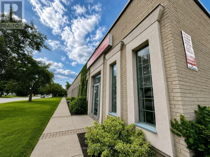 2 - 126 COMMERCIAL AVENUE, Ajax