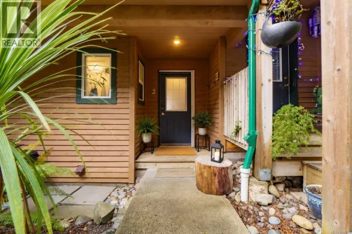 2 1553 Larch Rd, Ucluelet