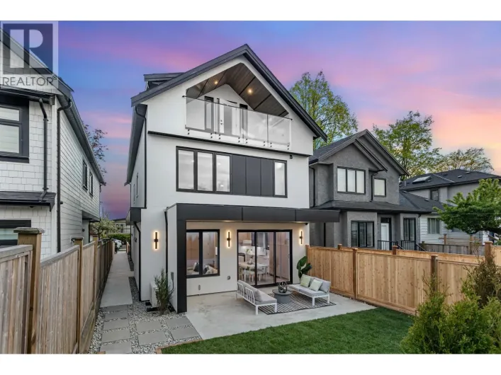2 165 E 45TH AVENUE, Vancouver