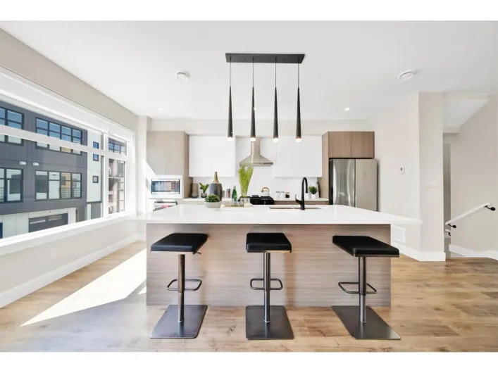 2 177 175A STREET, Surrey