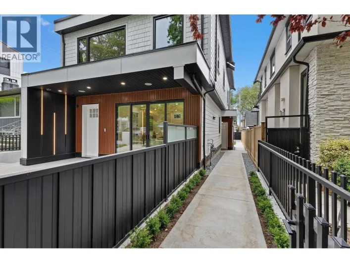 2 182 ONTARIO PLACE, Vancouver