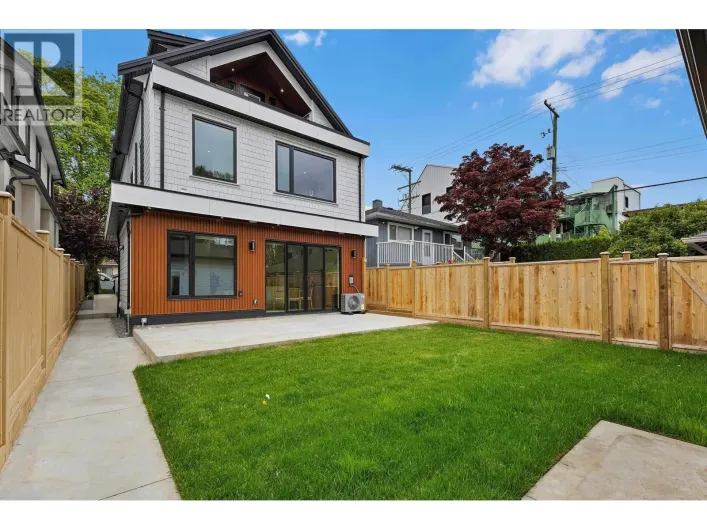 2 182 ONTARIO PLACE, Vancouver