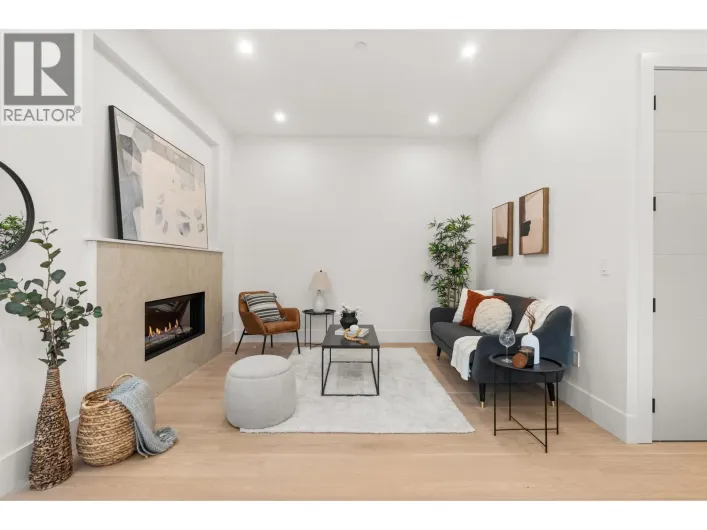 2 1822 E 14TH AVENUE, Vancouver