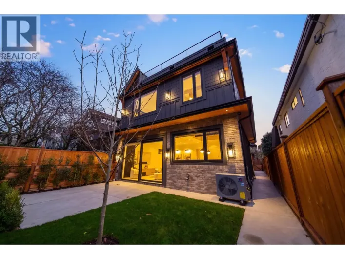 2 1841 PARKER STREET, Vancouver