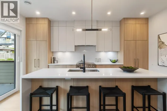 2 1937 TEMPLETON DRIVE, Vancouver