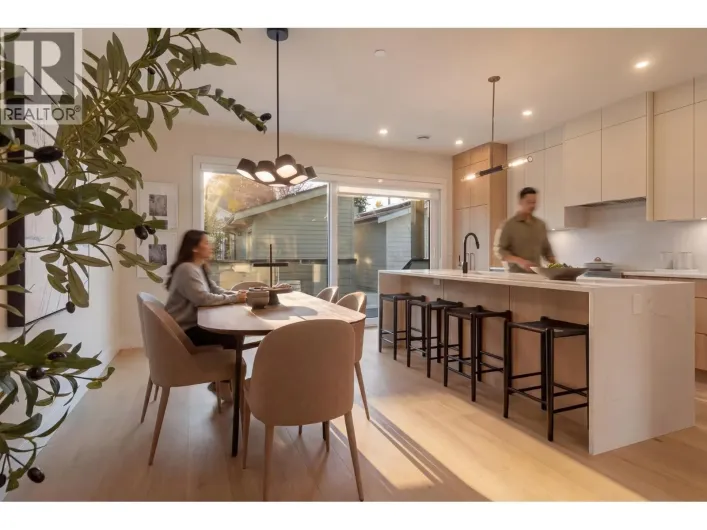 2 1937 TEMPLETON DRIVE, Vancouver
