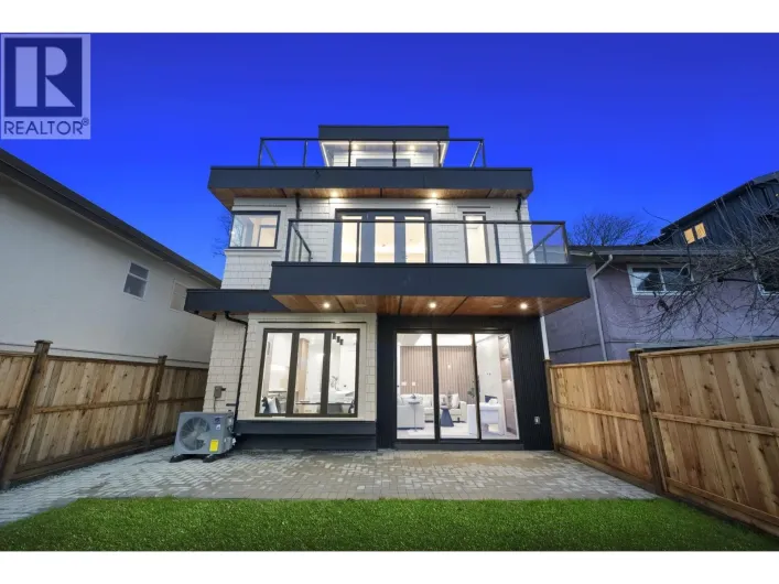 2 1967 E 13TH AVENUE, Vancouver