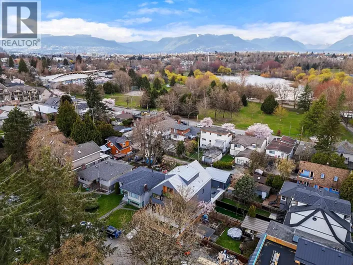 2 2091 E 20TH AVENUE, Vancouver