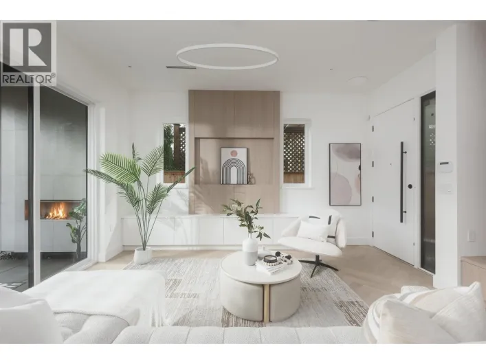 2 2130 E 2ND AVENUE, Vancouver