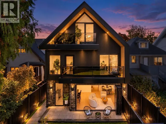 2 2145 NAPIER STREET, Vancouver