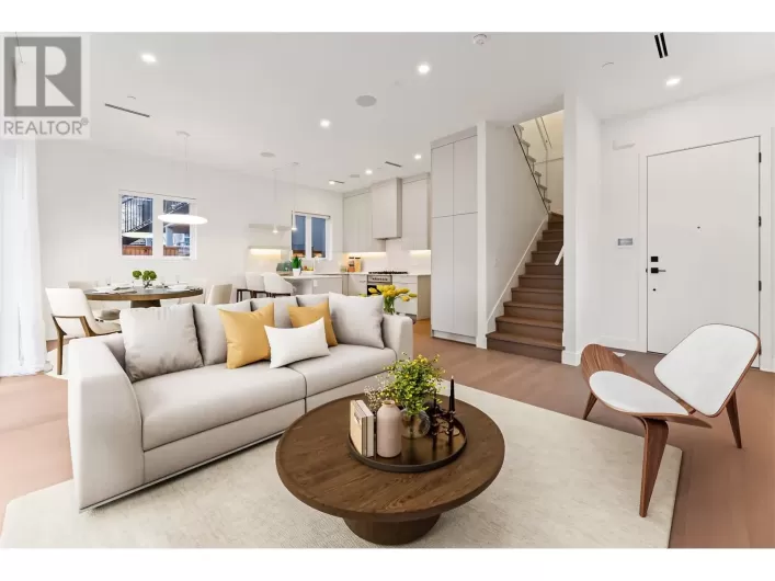 2 2241 E 8TH AVENUE, Vancouver