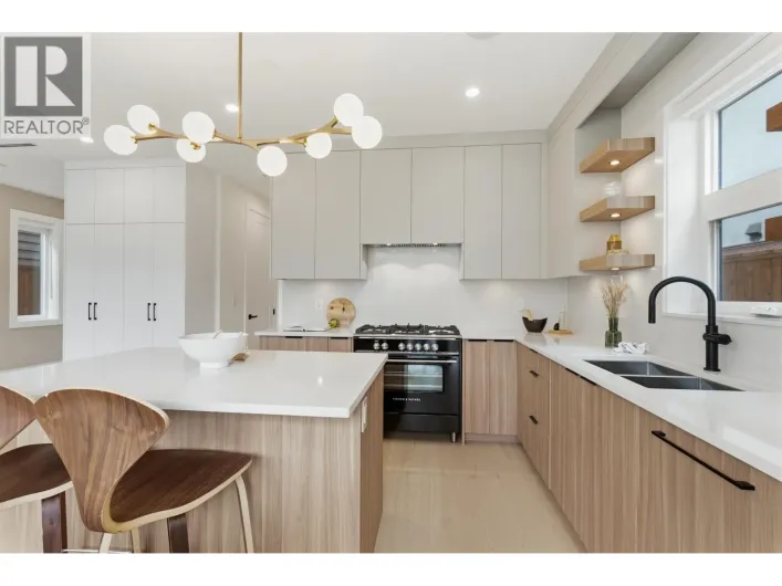 2 2258 NAPIER STREET, Vancouver