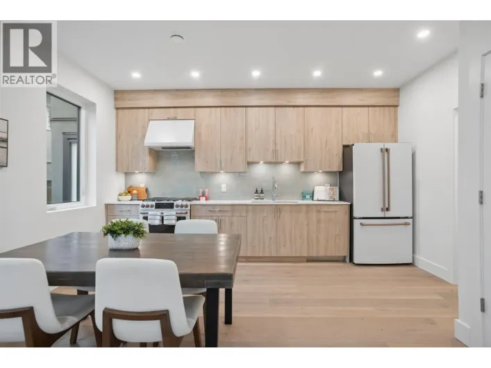 2 2339 PARKER STREET, Vancouver
