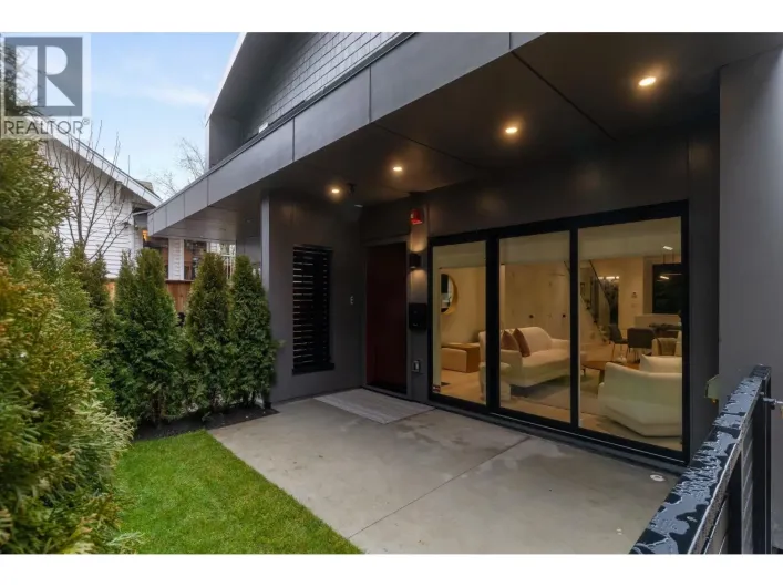 2 2539 GRANT STREET, Vancouver