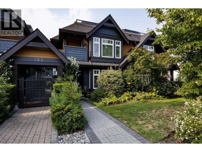 2 263 E 5TH STREET, North Vancouver
