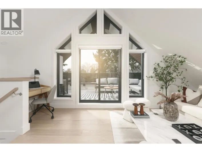 2 2635 W 12TH AVENUE, Vancouver