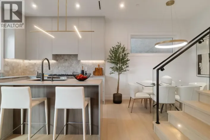 2 2680 E 5TH AVENUE, Vancouver