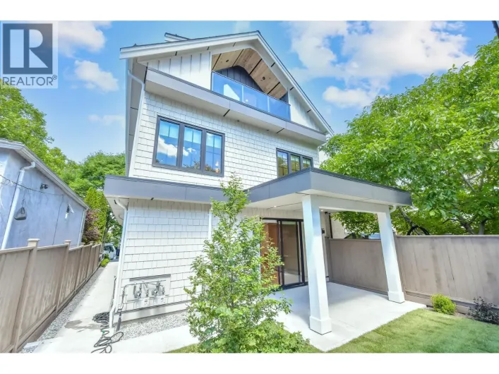2 2682 NAPIER STREET, Vancouver