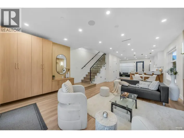 2 2705 EAST 3RD AVENUE, Vancouver