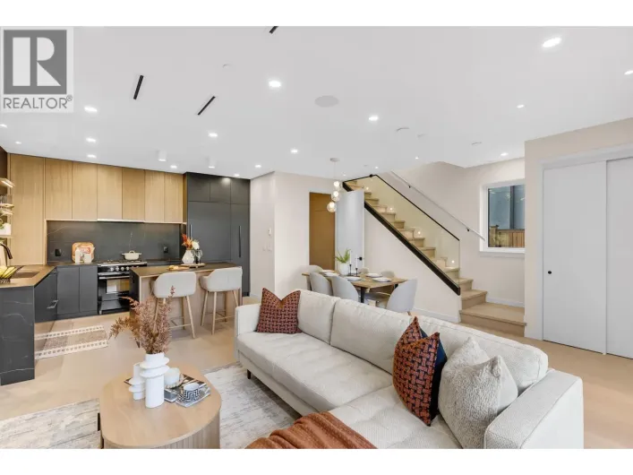 2 2764 W 14TH AVENUE, Vancouver