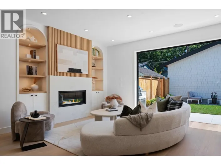 2 2846 W 12TH AVENUE, Vancouver