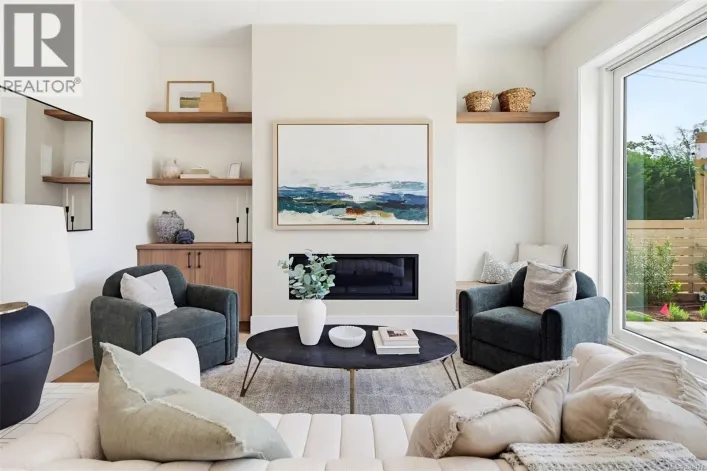 2 3022 Cadboro Bay Rd, Oak Bay