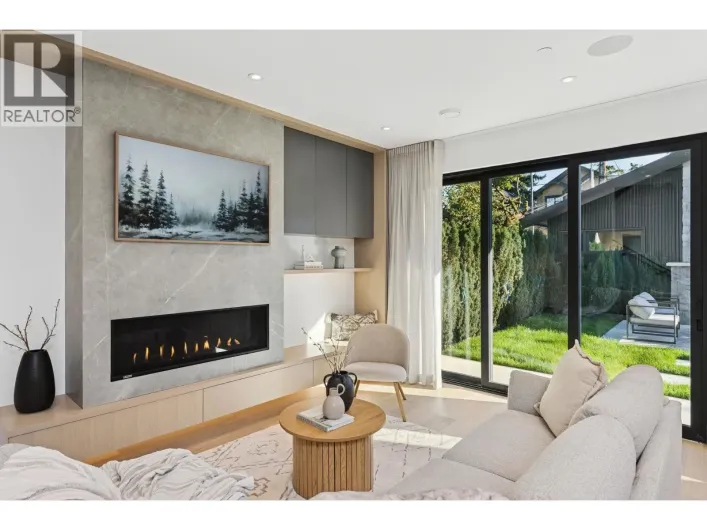 2 3036 W 14TH AVENUE, Vancouver