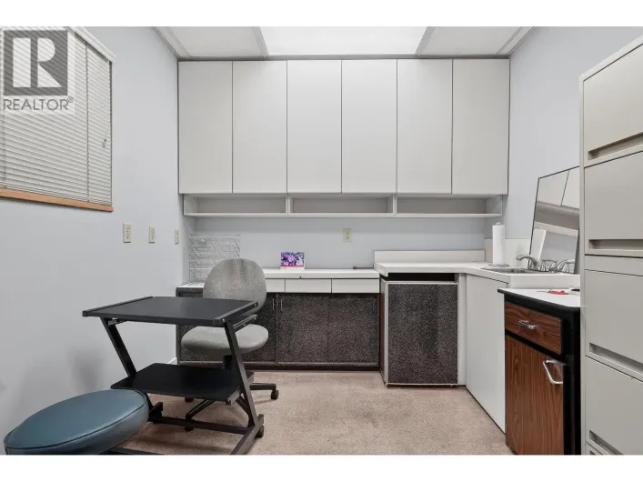 2 3039 KINGSWAY, Vancouver