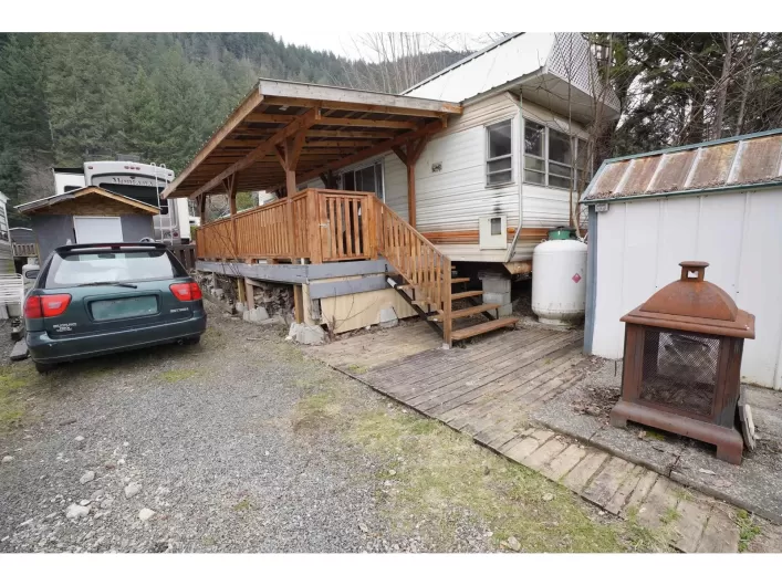 2 30860 TRANS CANADA HIGHWAY|Yale 