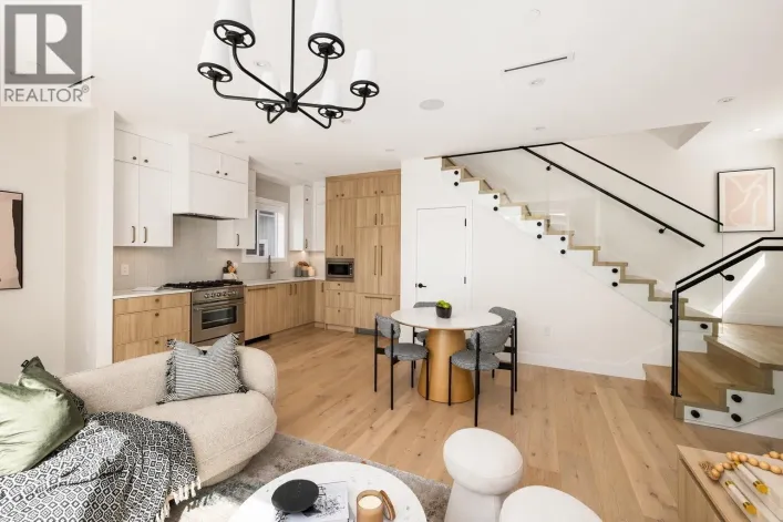 2 3141 E 19 AVENUE, Vancouver
