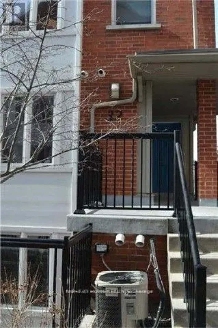 2 - 32 FLORENCE WYLE LANE, Toronto