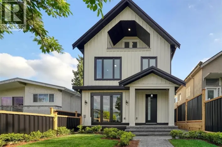 2 3216 VENABLES STREET, Vancouver