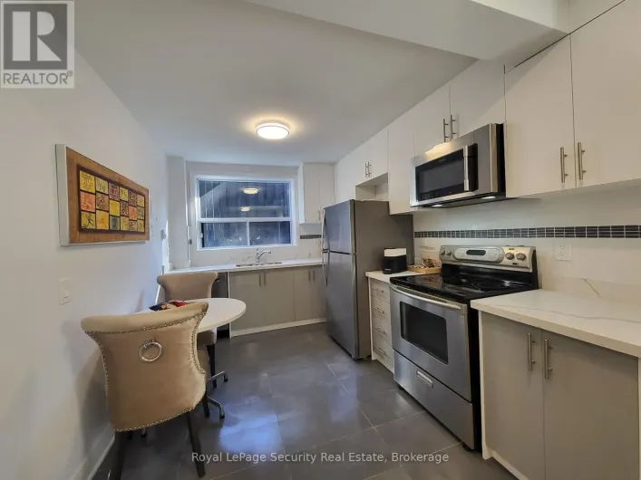 2 - 328 LAKESHORE ROAD, Mississauga