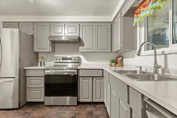 2 33951 MARSHALL ROAD, Abbotsford