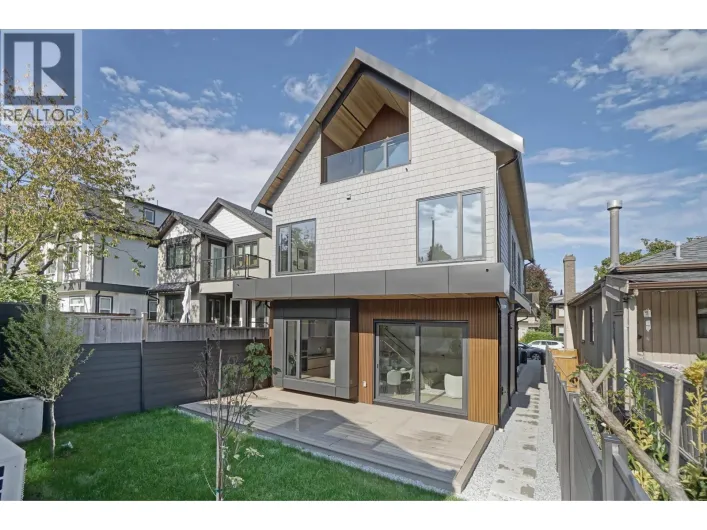 2 3460 W 14TH AVENUE, Vancouver