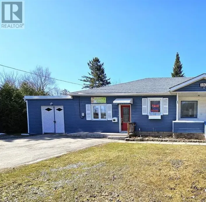 2 - 350 THE QUEENSWAY S, Georgina