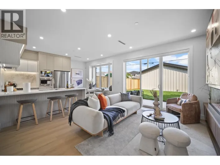 2 3563 E 25TH AVENUE, Vancouver