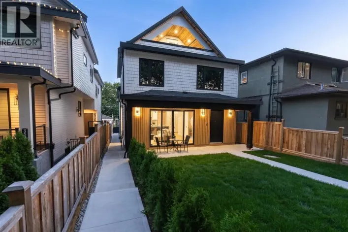 2 3576 E PENDER STREET, Vancouver