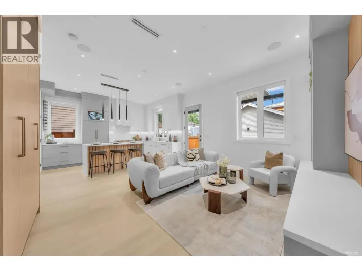 2 3627 E 45TH AVENUE, Vancouver